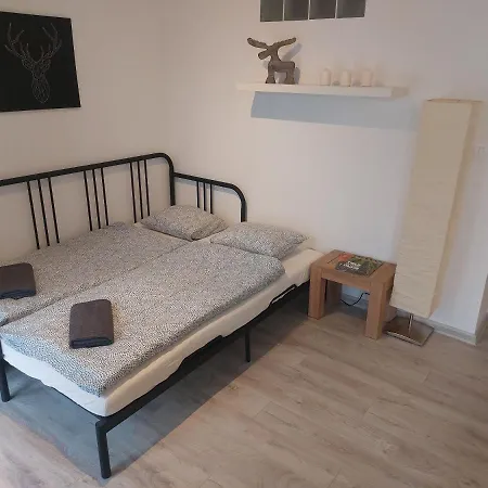 Utulny Apartman S Balkonom *