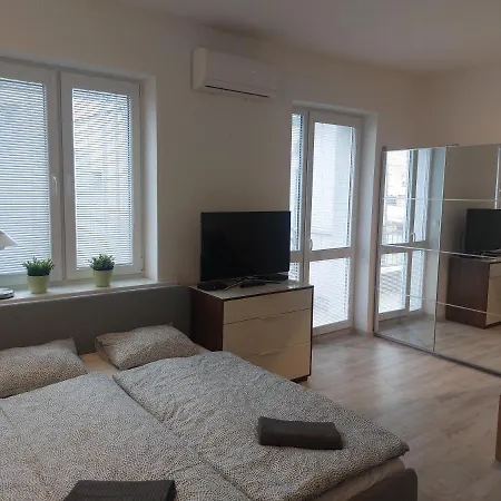Utulny Apartman S Balkonom * 브라티슬라바
