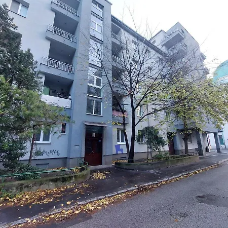 Utulny Apartman S Balkonom Apartment *
