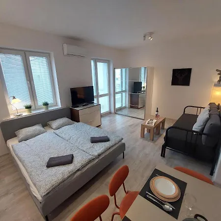 Utulny Apartman S Balkonom ブラチスラヴァ