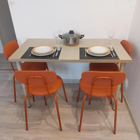 Utulny Apartman S Balkonom アパート *
