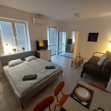 Utulny Apartman S Balkonom * ブラチスラヴァ